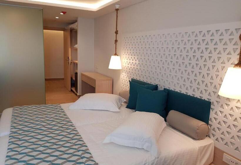 Quarto Triplo Estandar, Triton Boutique