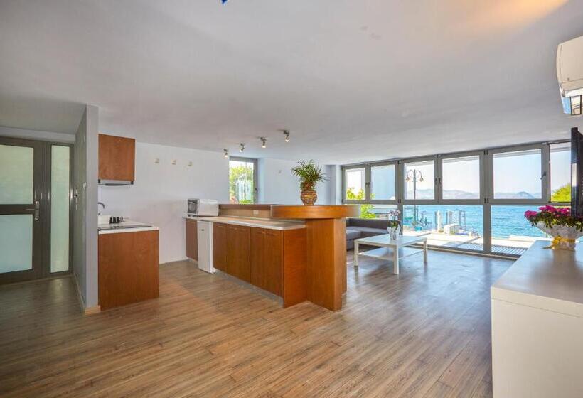 2 Bedrooms Suite Sea View, Triton Boutique