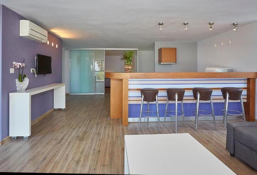 2 Bedrooms Suite Sea View, Triton Boutique