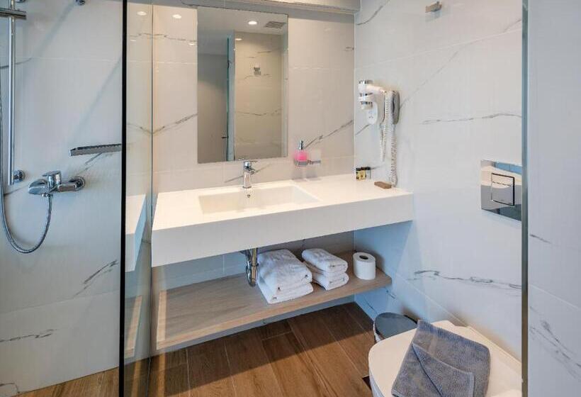 スタンダードルーム, Triton Boutique