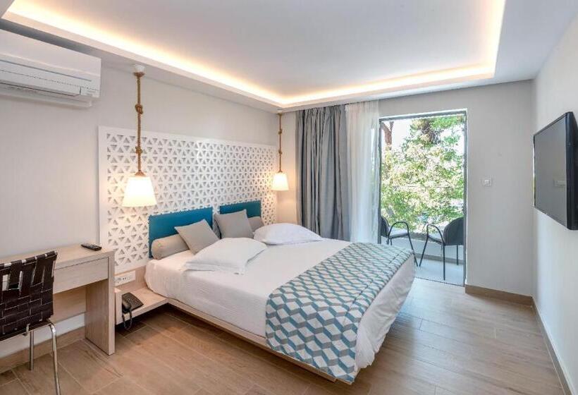 スタンダードルーム, Triton Boutique