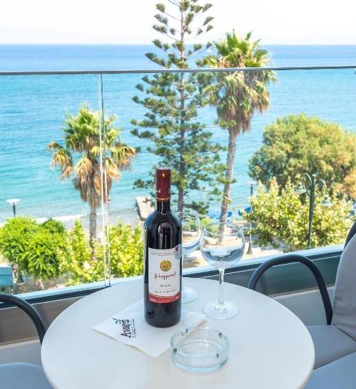 スタンダードルーム, Triton Boutique