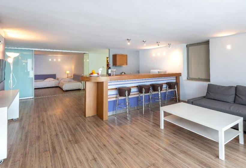 2 Bedrooms Suite Sea View, Triton Boutique