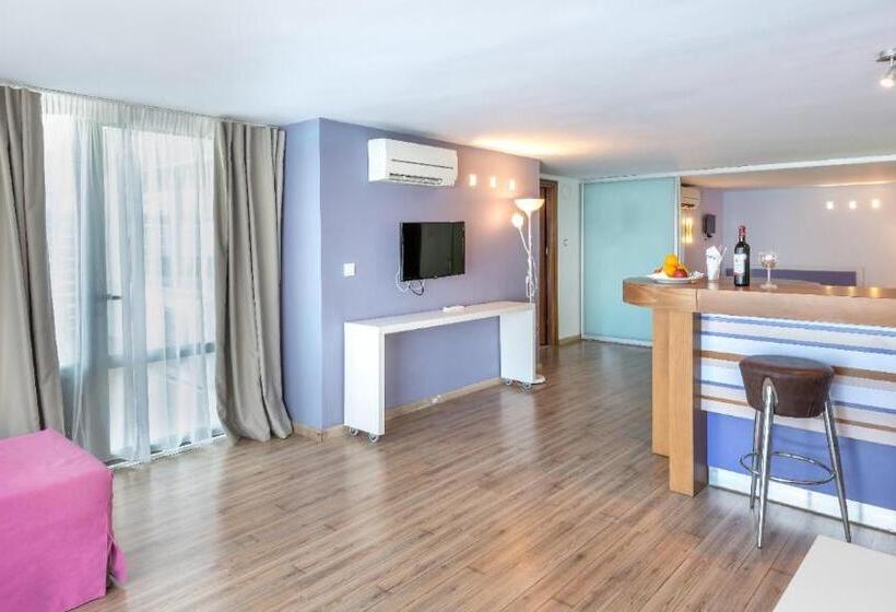 2 Bedrooms Suite Sea View, Triton Boutique