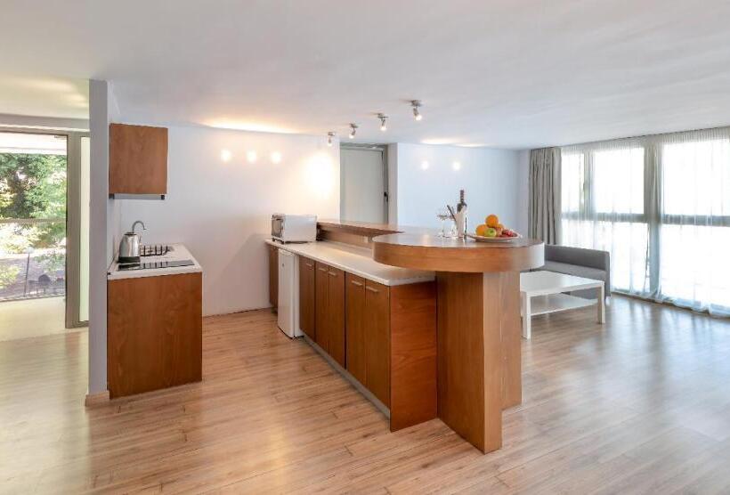 2 Bedrooms Suite Sea View, Triton Boutique