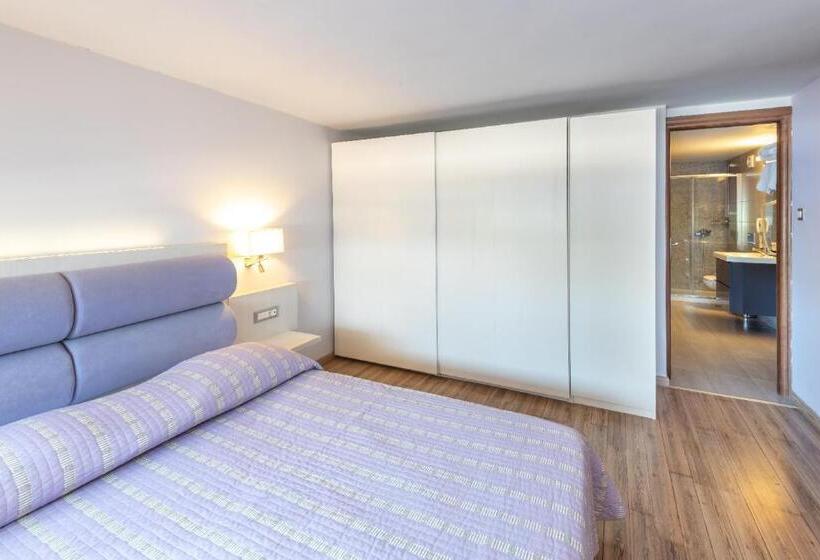 2 Bedrooms Suite Sea View, Triton Boutique