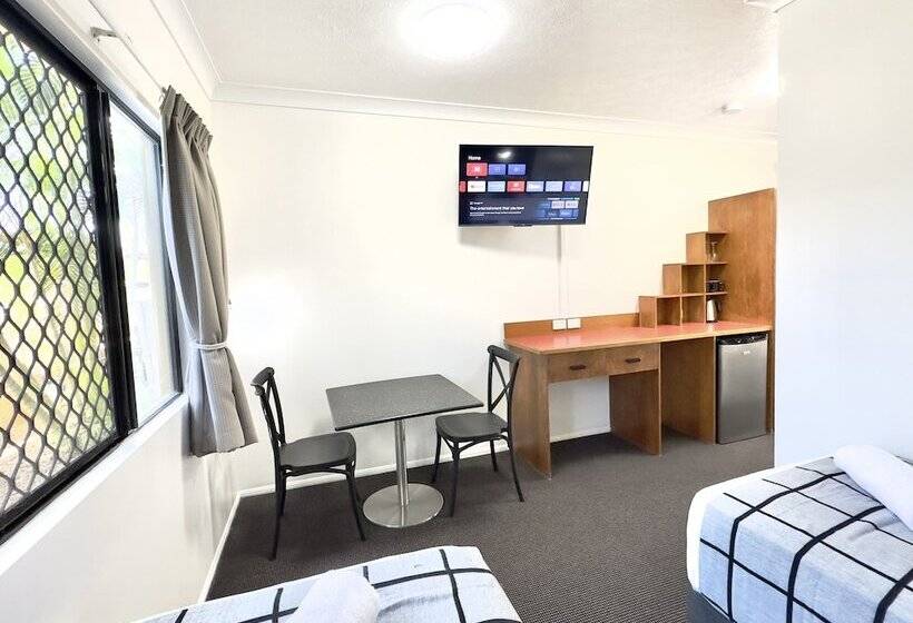 اتاق خانوادگی, Mackay Resort Motel