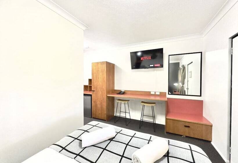 اتاق خانوادگی, Mackay Resort Motel