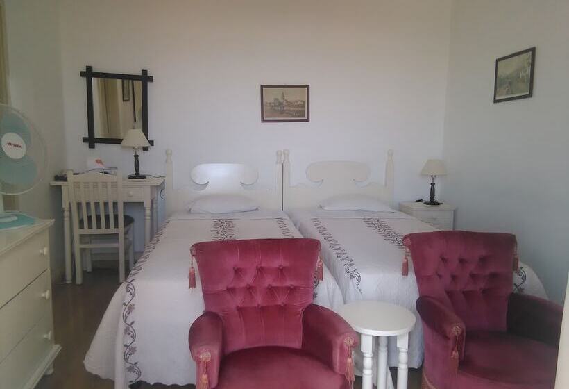 חדר סטנדרט נוף לים עם מרפסת, Pensao Residencial Vila Teresinha