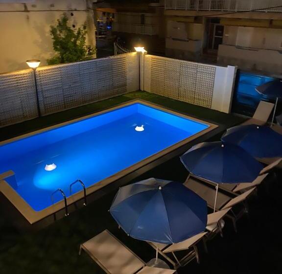 غرفة عائلية, Saint George Hotel