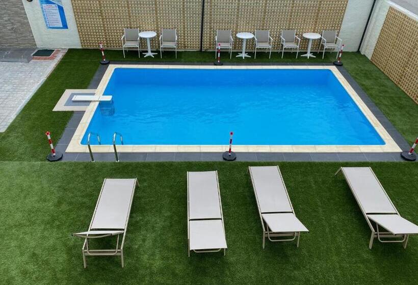 غرفة عائلية, Saint George Hotel