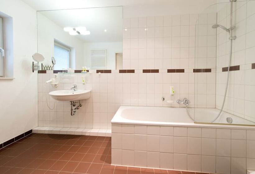 جناح, Achat Hotel Buchholz Hamburg