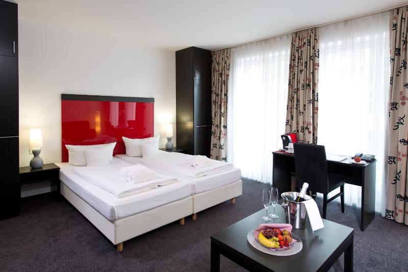 جناح جونيور, Achat Hotel Buchholz Hamburg