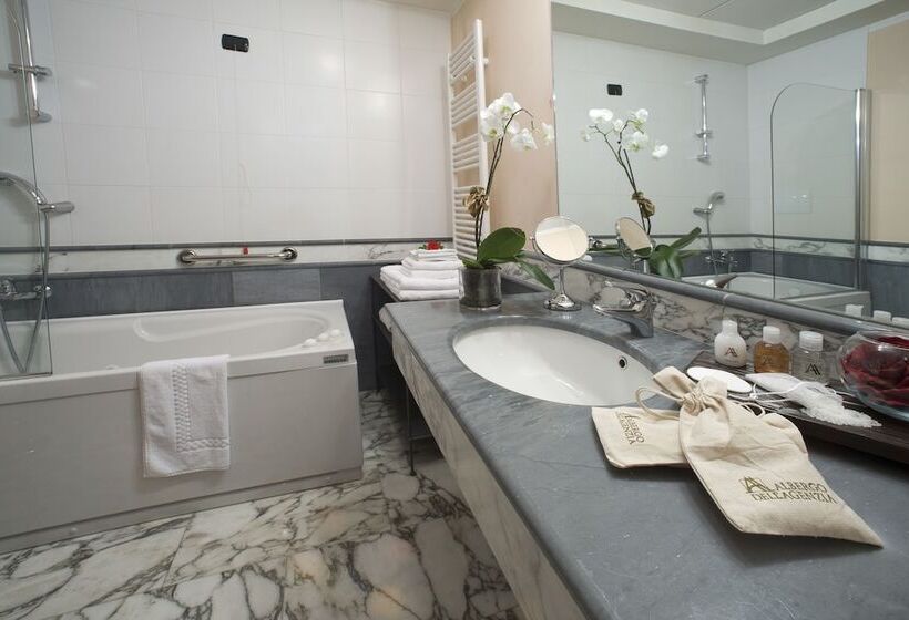 Люкс, Albergo Dell Agenzia