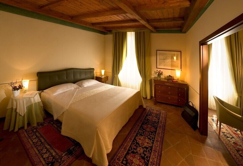 Люкс, Albergo Dell Agenzia