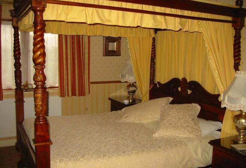 デラックススイート, Albright Hussey Manor