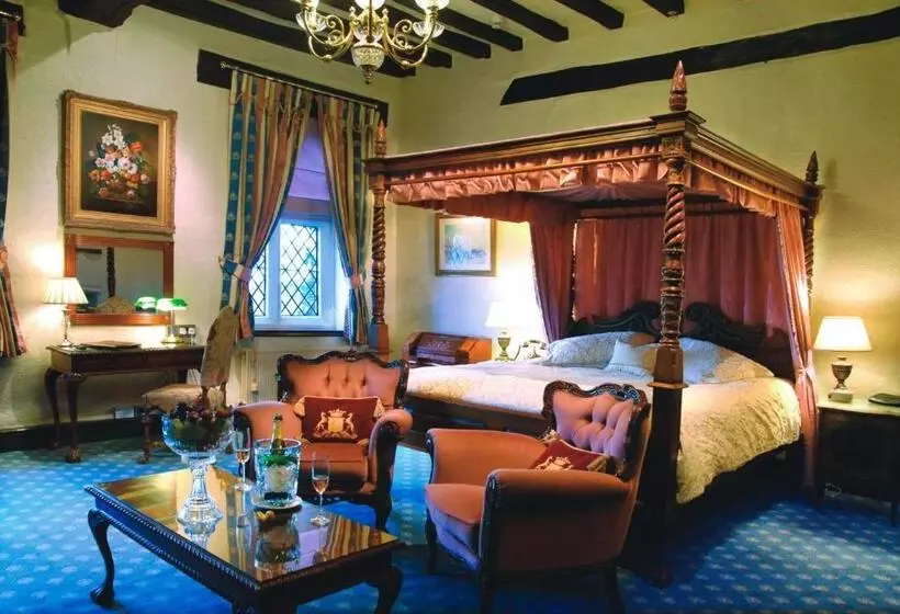 デラックススイート, Albright Hussey Manor