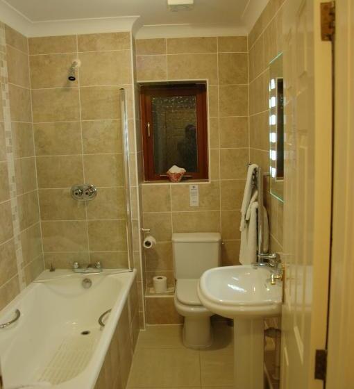 エクゼクティブルーム, Albright Hussey Manor