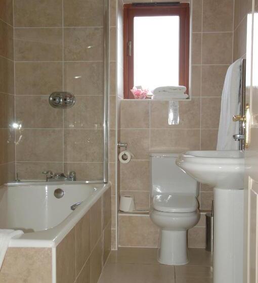 エクゼクティブルーム, Albright Hussey Manor