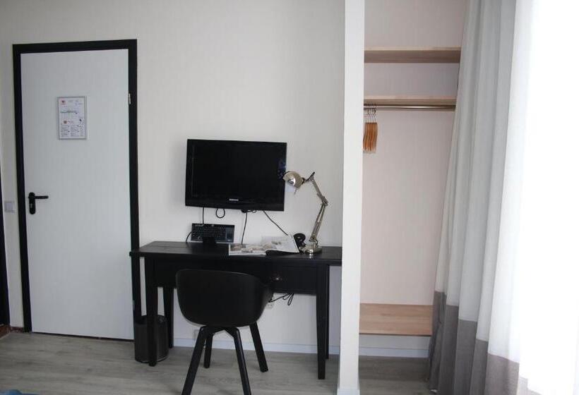 غرفة قياسية مزوَّدة بشُرفة, Alp De Veenen