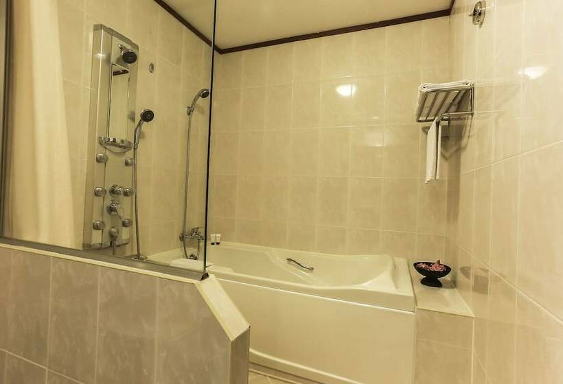 スイート（家族用）, Angkor Howard