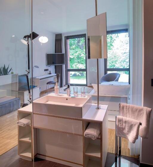 标准单人间, Arcadeon