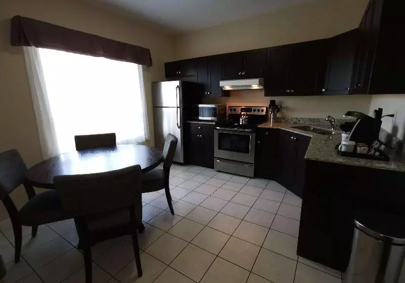 اتاق استاندارد با تخت بزرگ, Best Western Plus Red Deer Inn & Suite