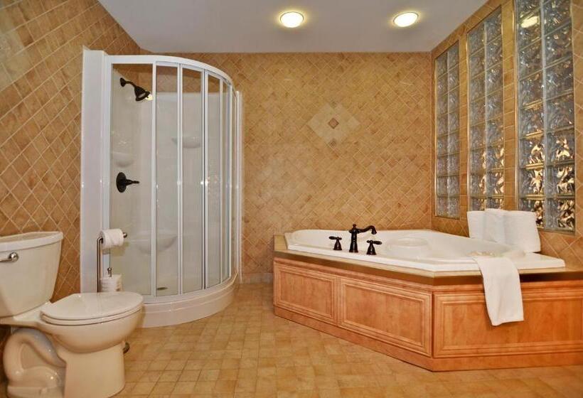 מיטת קינג בסוויטה, Best Western Plus Woodstock Hotel Conference Centre