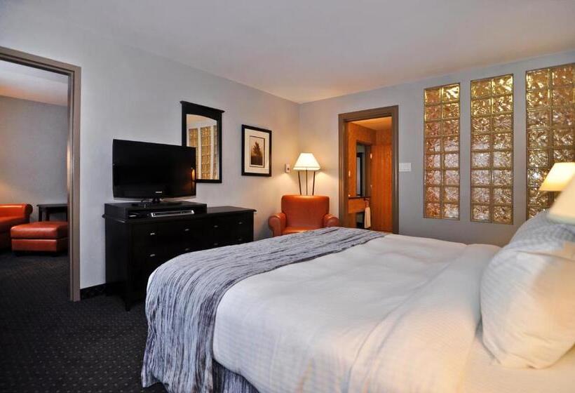 מיטת קינג בסוויטה, Best Western Plus Woodstock Hotel Conference Centre