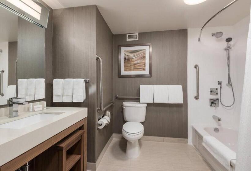 חדר סטנדרט עם מיטת קינג, Courtyard By Marriott Toronto Vaughan