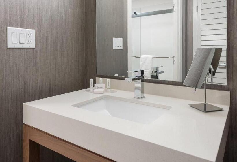 اتاق استاندارد با تخت بزرگ, Courtyard By Marriott Toronto Vaughan