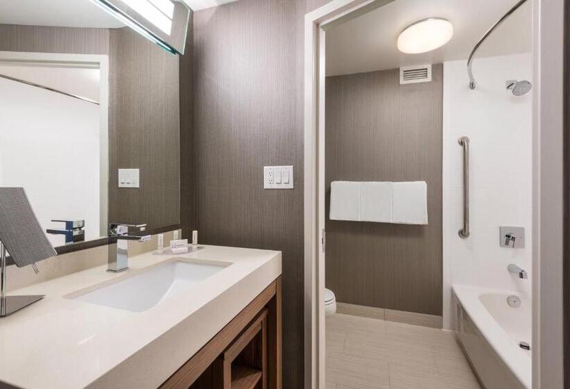 اتاق لوکس, Courtyard By Marriott Toronto Vaughan