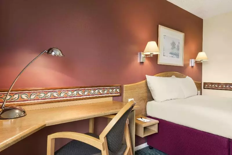 エクゼクティブルーム, Days Inn Michaelwood M5