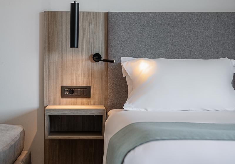 חדר סטנדרט, The Grand Burstin