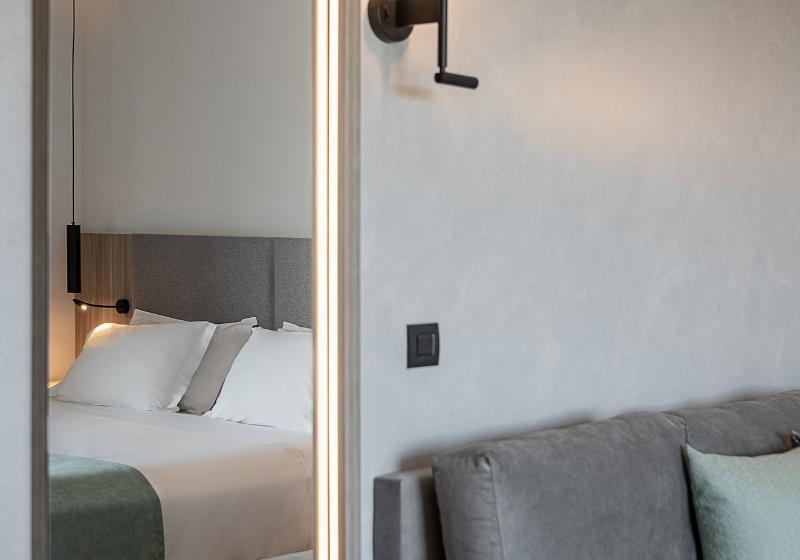 חדר סטנדרט, The Grand Burstin