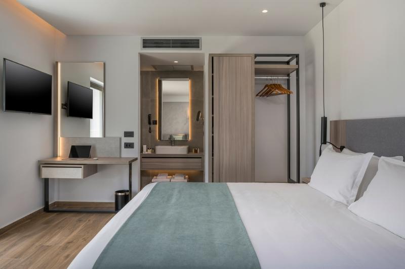 חדר סטנדרט, The Grand Burstin