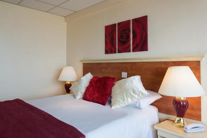 חדר סטנדרט יחיד, The Grand Burstin