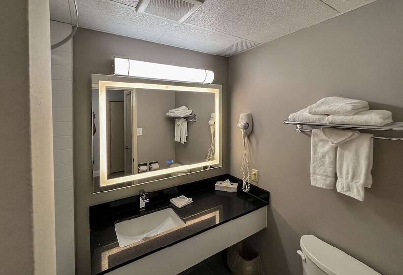 سوییت لوکس, Motel 6 Sault Ste. Marie, On