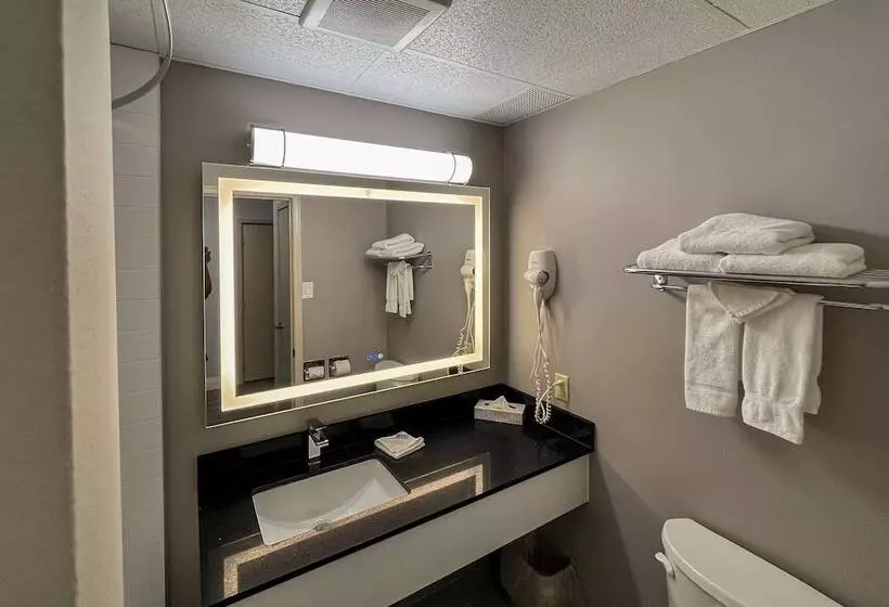 سوییت لوکس, Motel 6 Sault Ste. Marie, On
