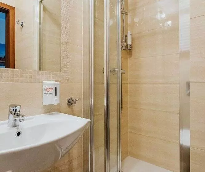 Standard Yhden Hengen Huone, Jan