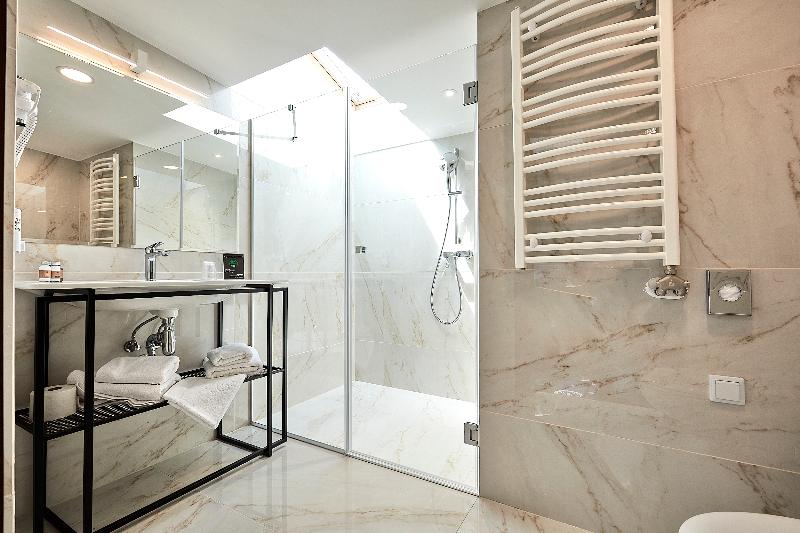 エコノミールーム, Jan