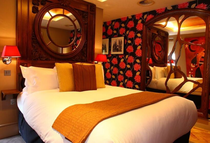 غرفة سوبيريور, Le Monde