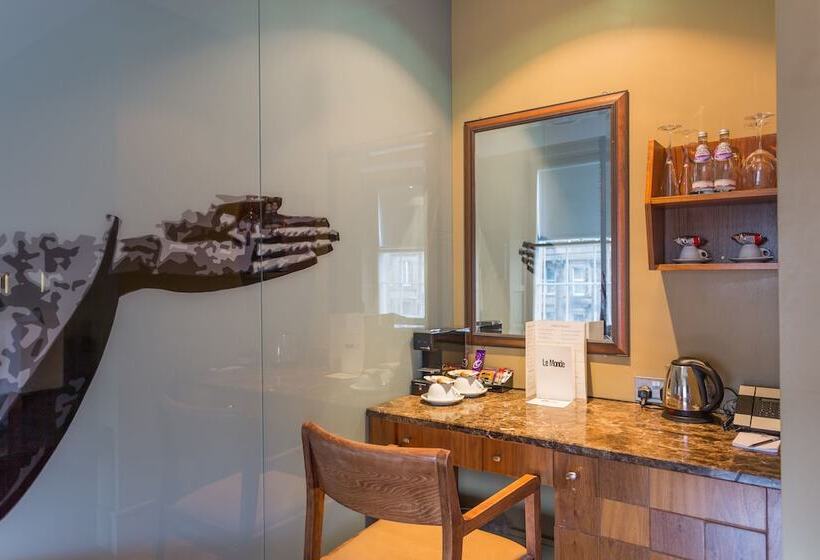 غرفة تنفيذية, Le Monde