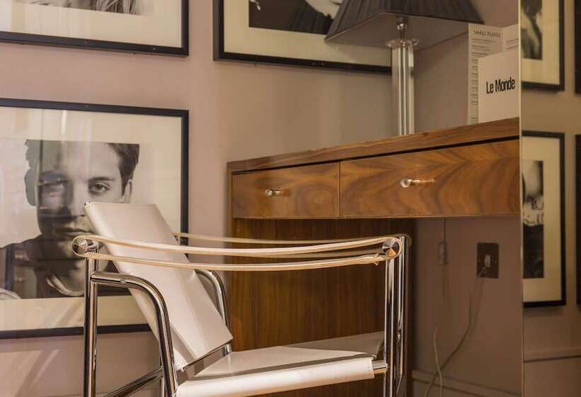 جناح جونيور, Le Monde