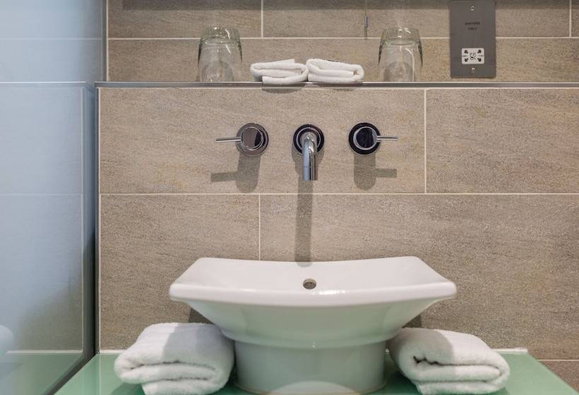 جناح جونيور, Le Monde