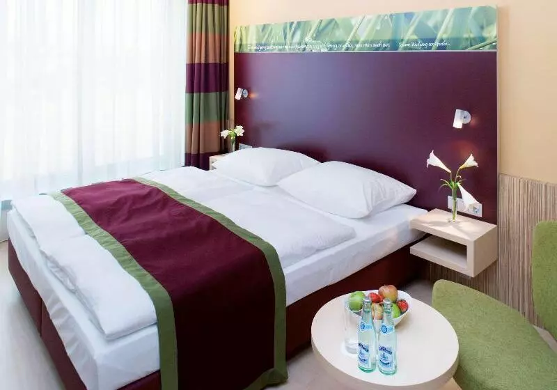 キングサイズベッドのクラシックルーム, Mövenpick Hotel Frankfurt City Messe