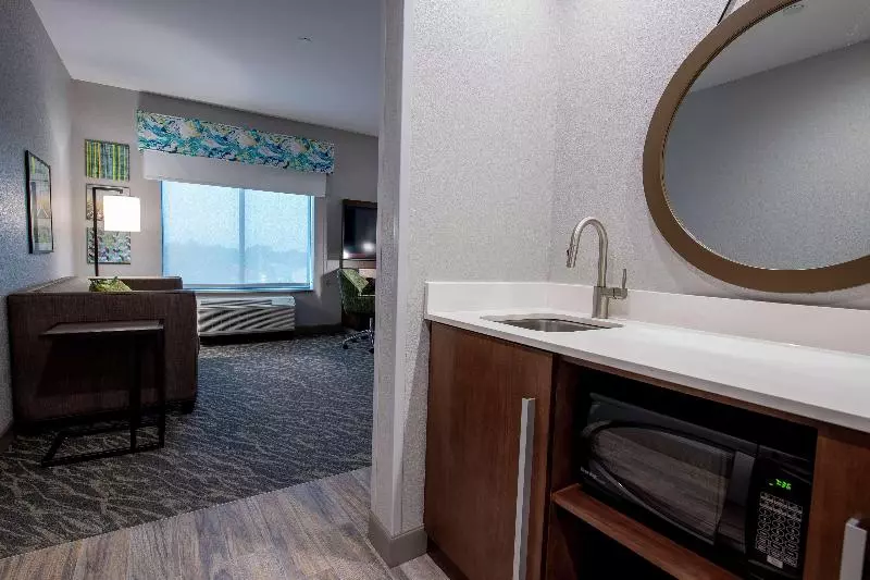 キングサイズベッドのスタンダードルーム, Mövenpick Hotel Frankfurt City Messe