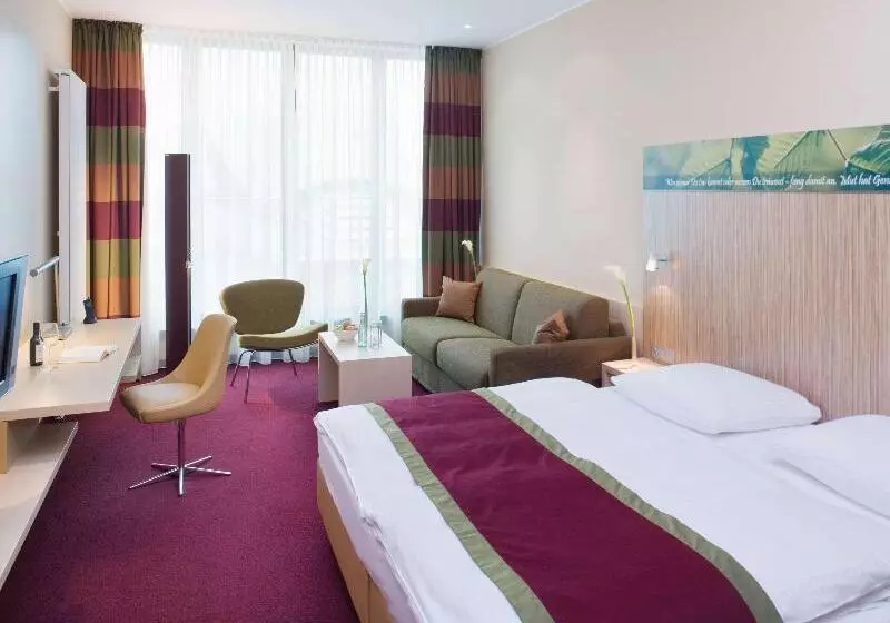 キングサイズベッドのスーペリアルーム, Mövenpick Hotel Frankfurt City Messe