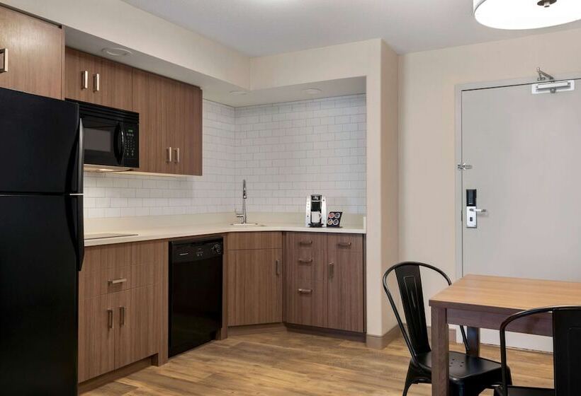 غرفة قياسية, Canalta Airdrie