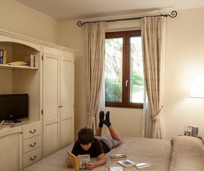 חדר סטנדרט לארבעה, Selva Candida